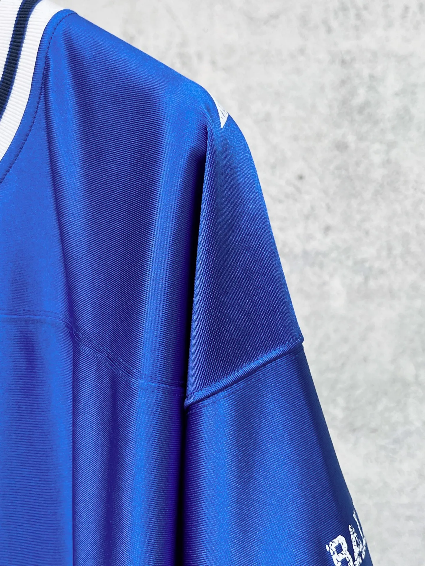 💰P105 【 . Quality】BALENCI*GA/ FOo TBALLSeries 。 3B V T 。 ， ， 。 SS 26 New Arrival。 ， 。 。 Authentic ， ， 。 。 220 ， . ， 。 。 ， ， ， 。 。 。 OS . Same Style ：BL 263761 ：Black，Blue， Size：XS S M L